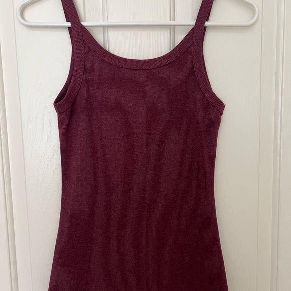 Maroon tank top - Picture 2 of 2